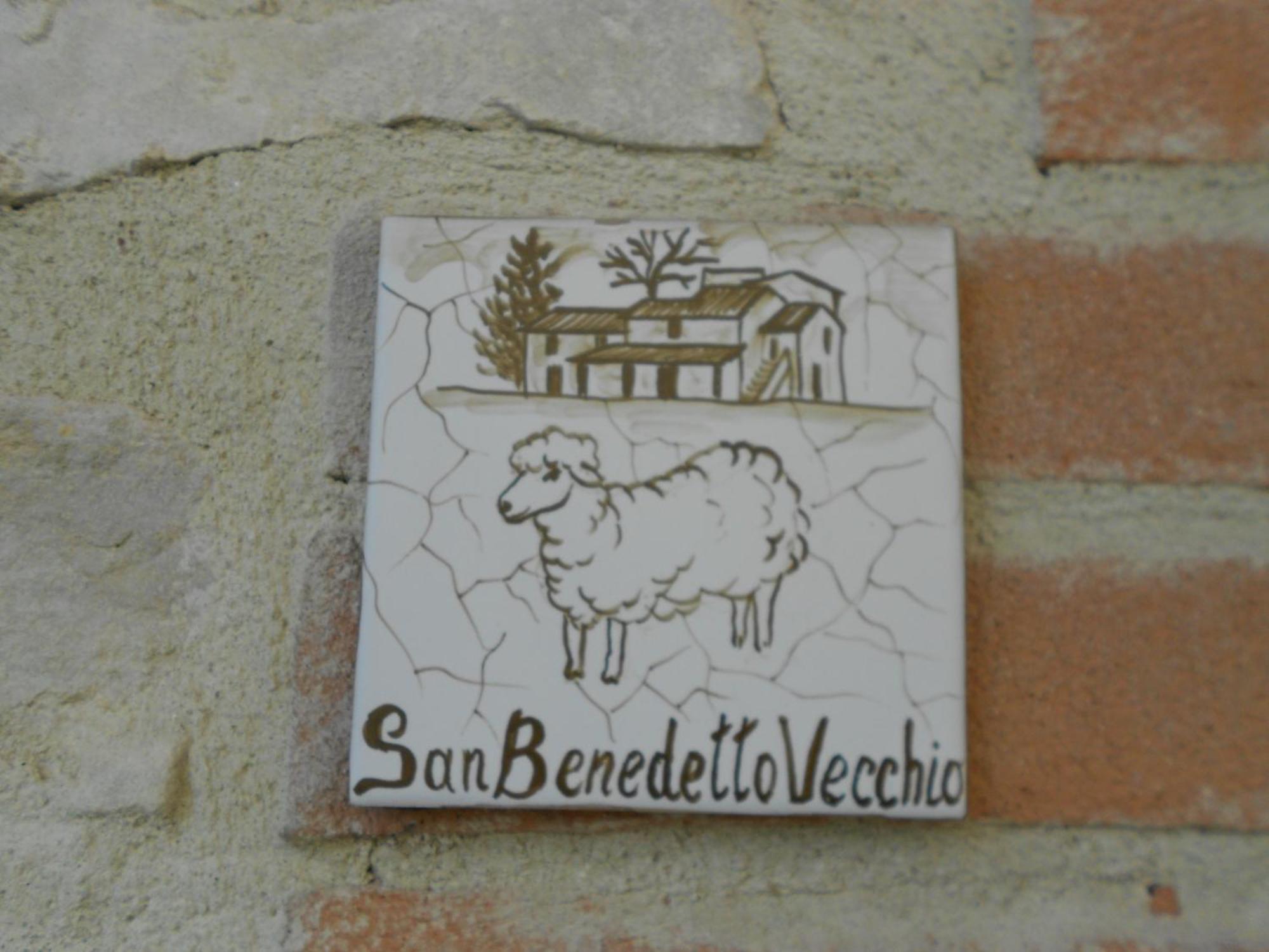 ピエトラルンガ Agriturismo Borgo San Benedettoヴィラ エクステリア 写真