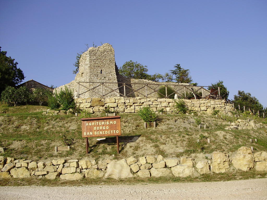 ピエトラルンガ Agriturismo Borgo San Benedettoヴィラ エクステリア 写真